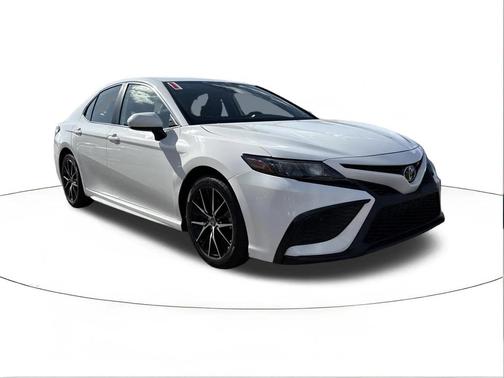 Super White 2021 Toyota Camry SE