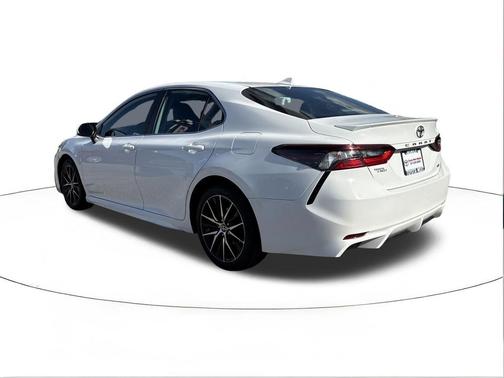 Super White 2021 Toyota Camry SE