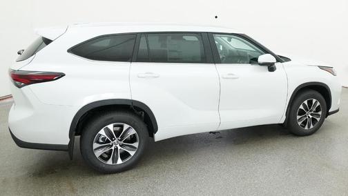 White 2026 Toyota Highlander XLE