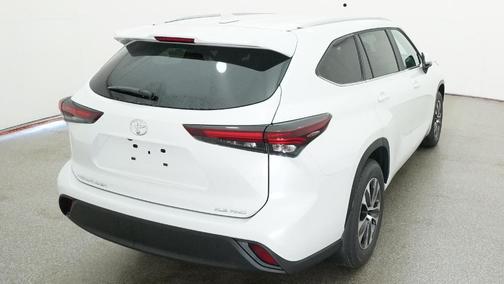 White 2026 Toyota Highlander XLE