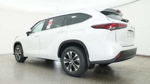 White 2026 Toyota Highlander XLE