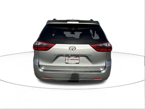 2020 Toyota Sienna XLE Premium