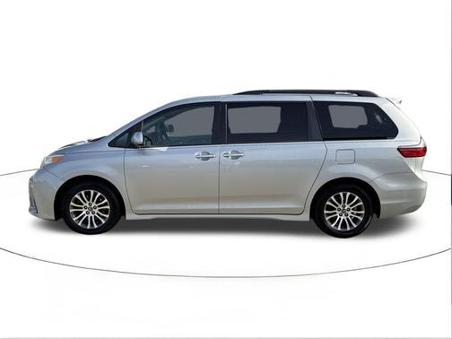 2020 Toyota Sienna XLE Premium