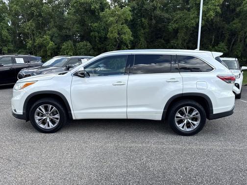White 2014 Toyota Highlander XLE