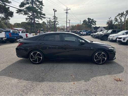 2023 Hyundai ELANTRA SE