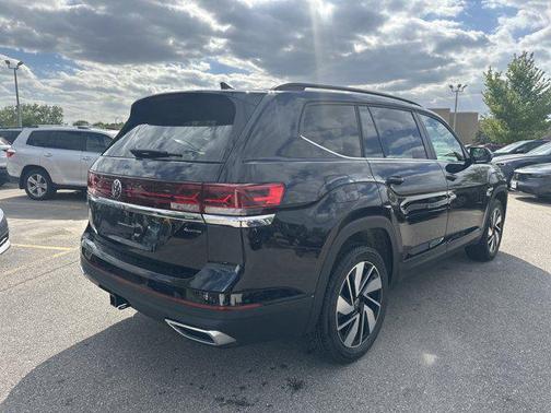 Deep Black Pearl 2024 Volkswagen Atlas 2.0T SE w/Technology 4MOTION