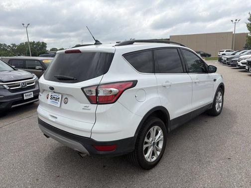 Oxford White 2018 Ford Escape SE