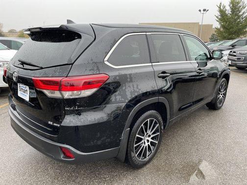 2017 Toyota Highlander SE