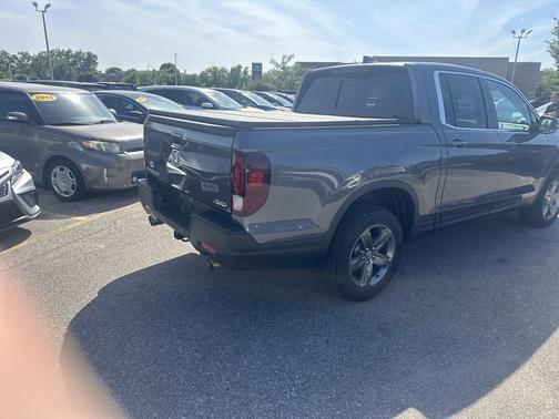 Modern Steel Metallic 2023 Honda Ridgeline RTL