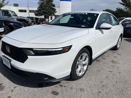 Platinum White Pearl 2025 Honda Accord LX 1.5T
