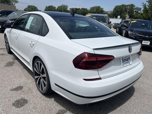 Pure White w/Black Roof 2018 Volkswagen Passat 3.6L V6 GT
