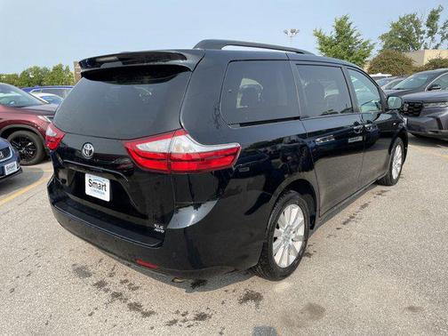 2017 Toyota Sienna XLE