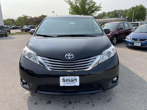 2017 Toyota Sienna XLE