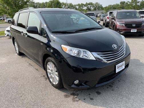 2017 Toyota Sienna XLE