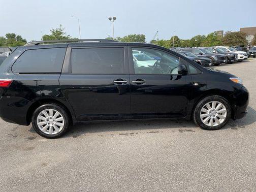 2017 Toyota Sienna XLE