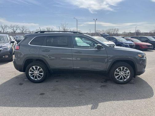 Sting-Gray Clearcoat 2022 Jeep Cherokee Latitude Lux