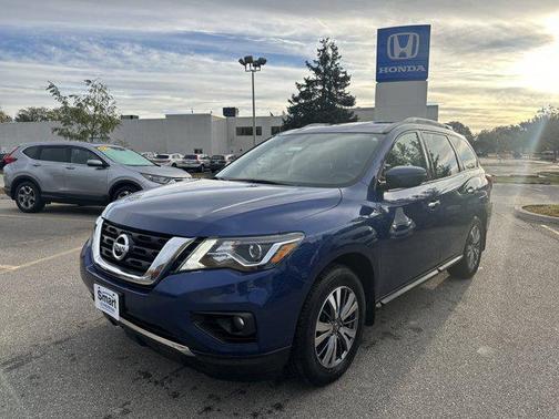 2018 Nissan Pathfinder SV