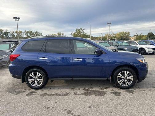 2018 Nissan Pathfinder SV