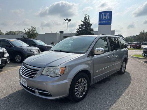 2013 Chrysler Town & Country Touring-L