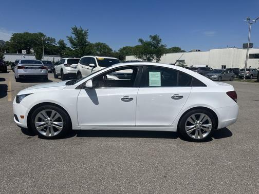 Summit White 2013 Chevrolet Cruze LTZ