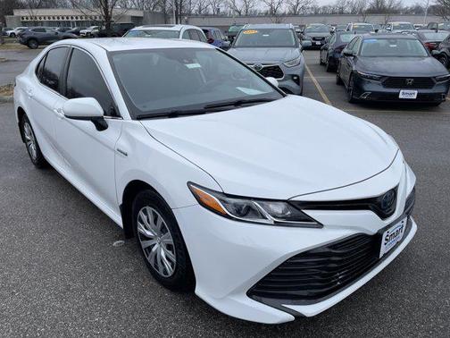 2019 Toyota Camry Hybrid LE