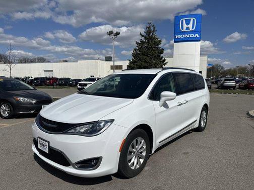 2018 Chrysler Pacifica Touring-L