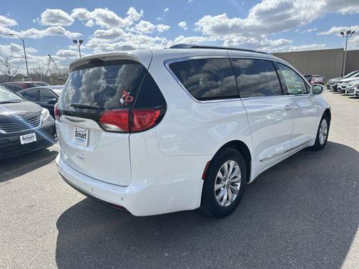 2018 Chrysler Pacifica Touring-L