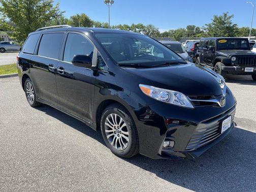2018 Toyota Sienna XLE