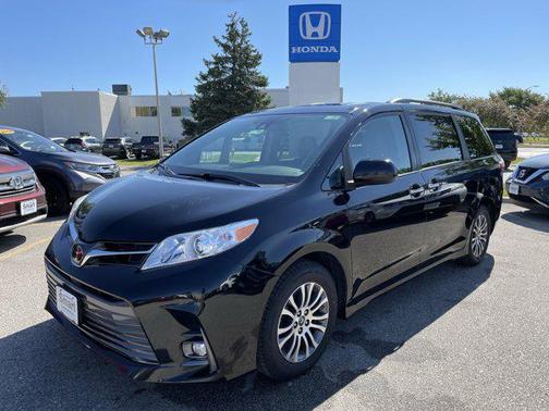 2018 Toyota Sienna XLE