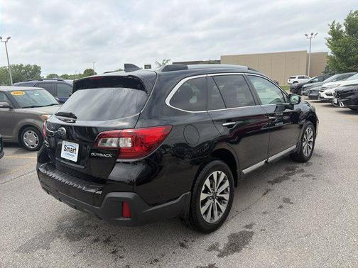 Crystal Black Silica 2018 Subaru Outback 2.5i Touring