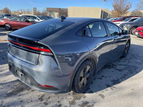 2025 Toyota Prius LE