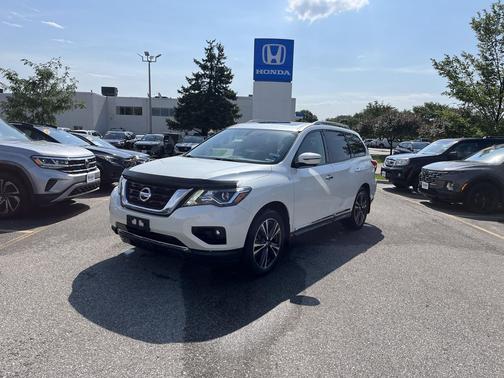 Pearl White 2017 Nissan Pathfinder Platinum