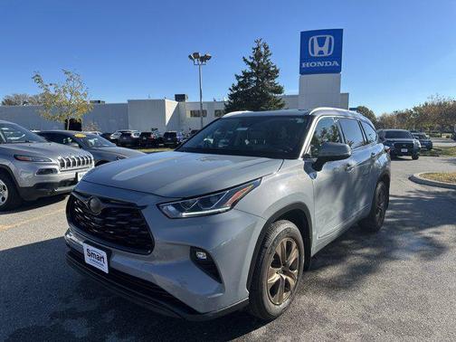 2022 Toyota Highlander Hybrid XLE