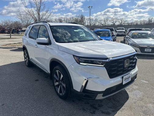 2025 Honda Pilot Touring 8-Passenger