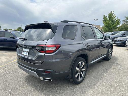 Modern Steel Metallic 2023 Honda Pilot Touring 8-Passenger