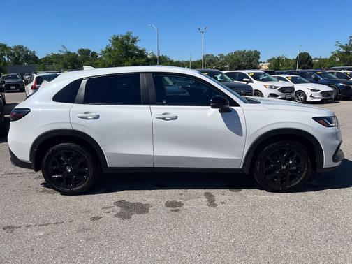Platinum White Pearl 2025 Honda HR-V AWD Sport