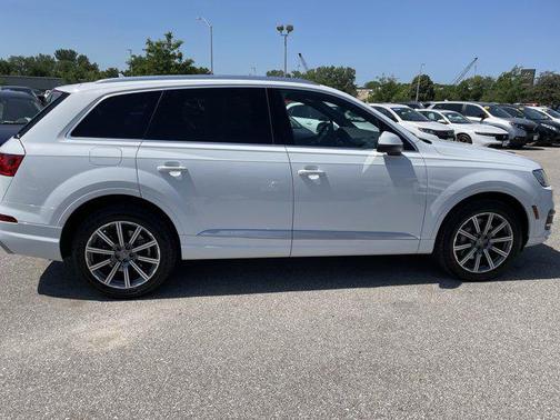 2019 Audi Q7 55 Premium Plus