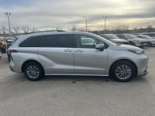 2021 Toyota Sienna LE