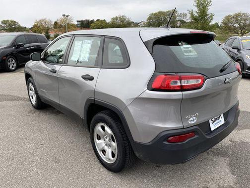 2016 Jeep Cherokee Sport
