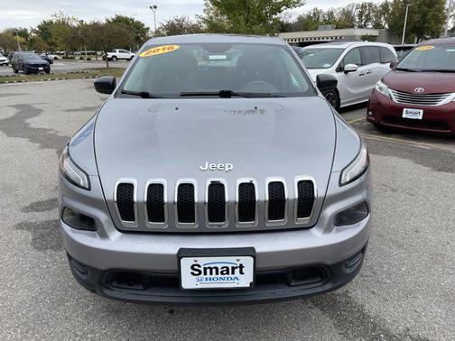 2016 Jeep Cherokee Sport