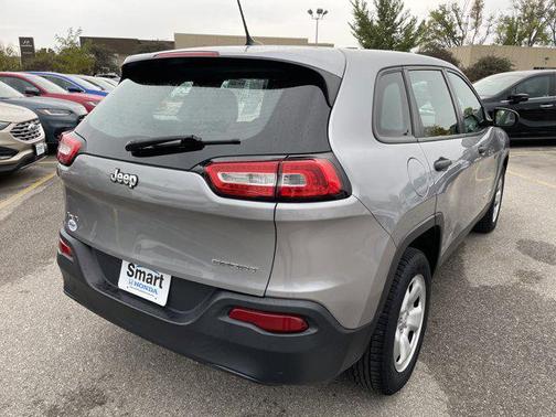 2016 Jeep Cherokee Sport