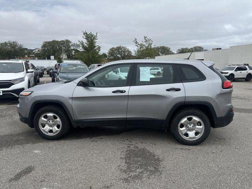 2016 Jeep Cherokee Sport