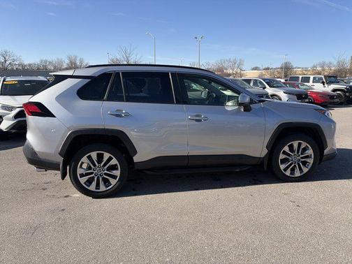 Silver Sky Metallic 2019 Toyota RAV4 Limited