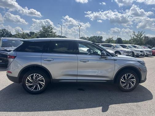 Silver Radiance Metallic Clearcoat 2023 Lincoln Corsair Standard