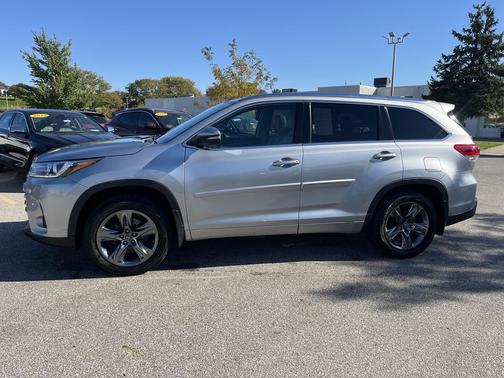Celestial Silver Metallic 2017 Toyota Highlander Limited Platinum