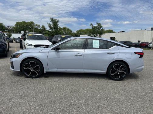 Gray Sky Pearl 2023 Nissan Altima SR Intelligent AWD