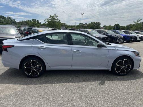 Gray Sky Pearl 2023 Nissan Altima SR Intelligent AWD