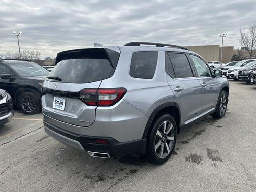 2025 Honda Pilot Touring 8-Passenger