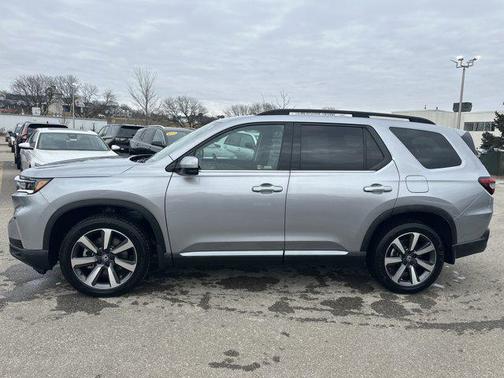 2025 Honda Pilot Touring 8-Passenger
