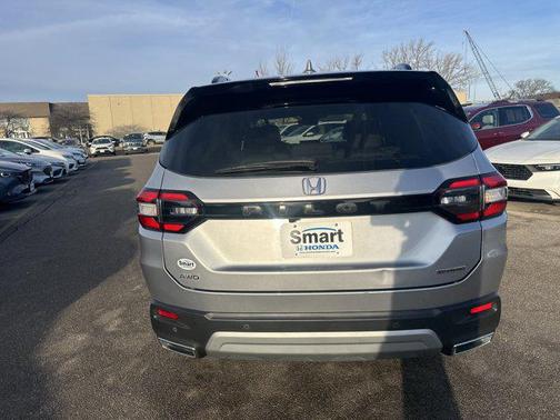 2025 Honda Pilot Touring 8-Passenger